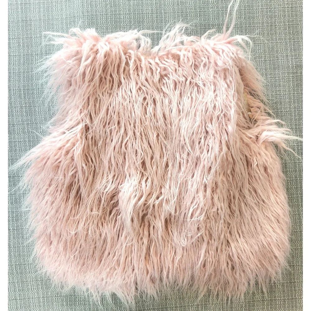 Fashionable Boutique Girls Size 100  4T Pink Faux Fur Vest Shaggy Glam